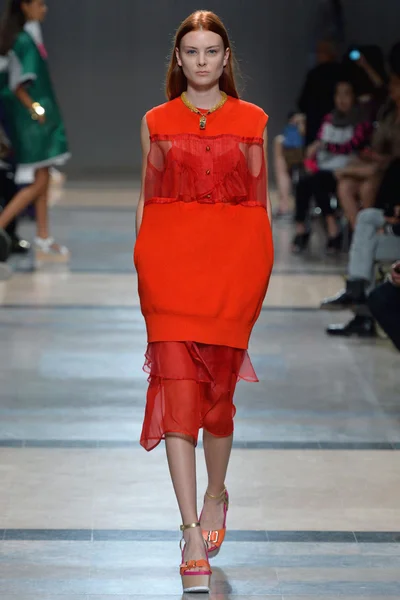 Look 10